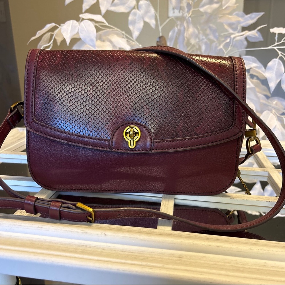 Fossil Wine Maroon Leather Crossbody Bag with snakeskin embossed leather Flap.